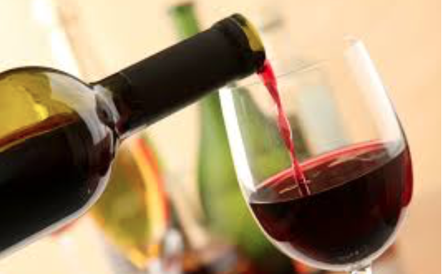 Investigação sugere que os ácidos orgânicos do  vinho podem prejudicar os dentes