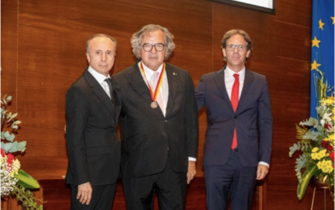 Dr. João Pimenta recebe medalha da cidade de Barcelos