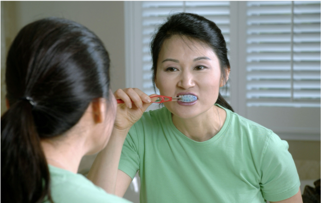 Dentífrico feito com cabelo proporciona revestimento natural para reparar os dentes